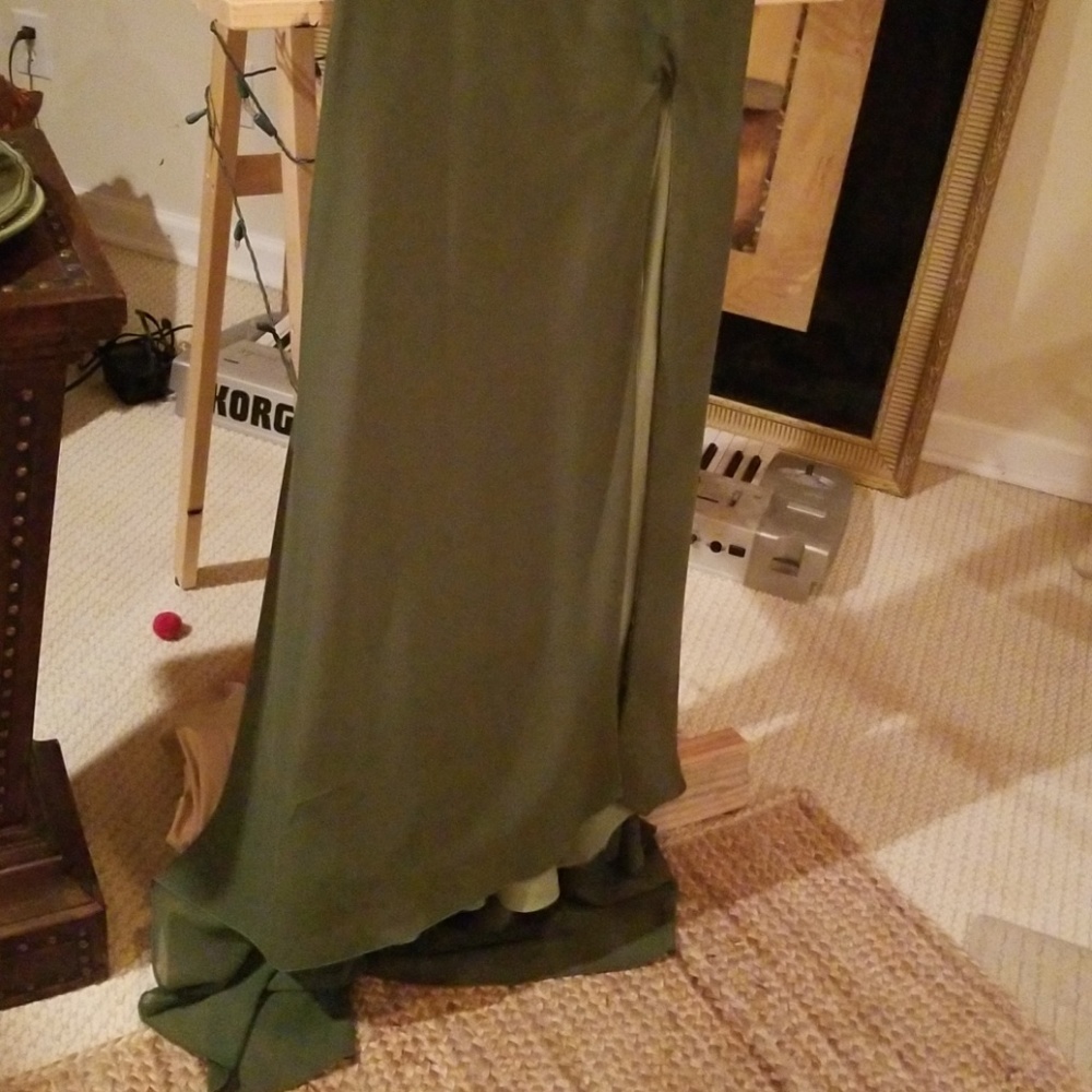 Custom gown - Picture 3 of 5